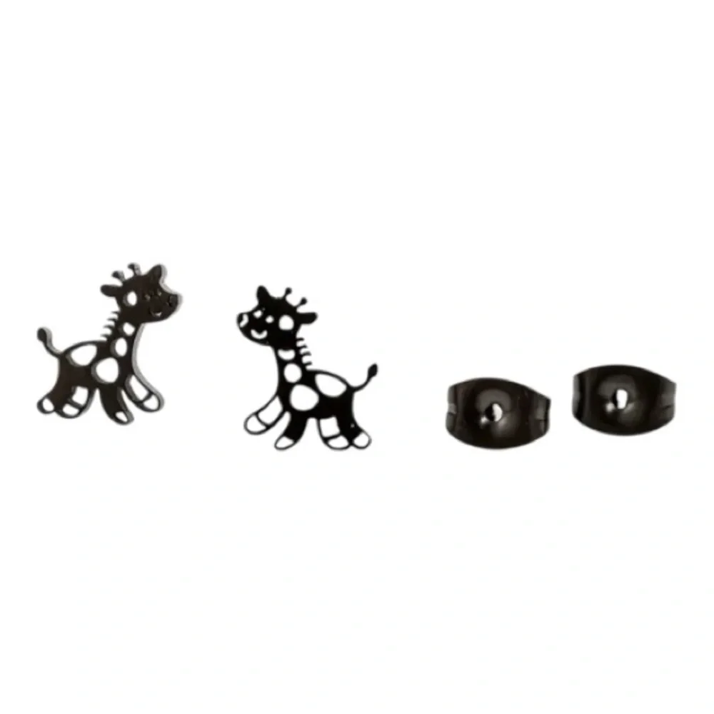 Cute Giraffe Stud Earrings - Picture 4 of 4